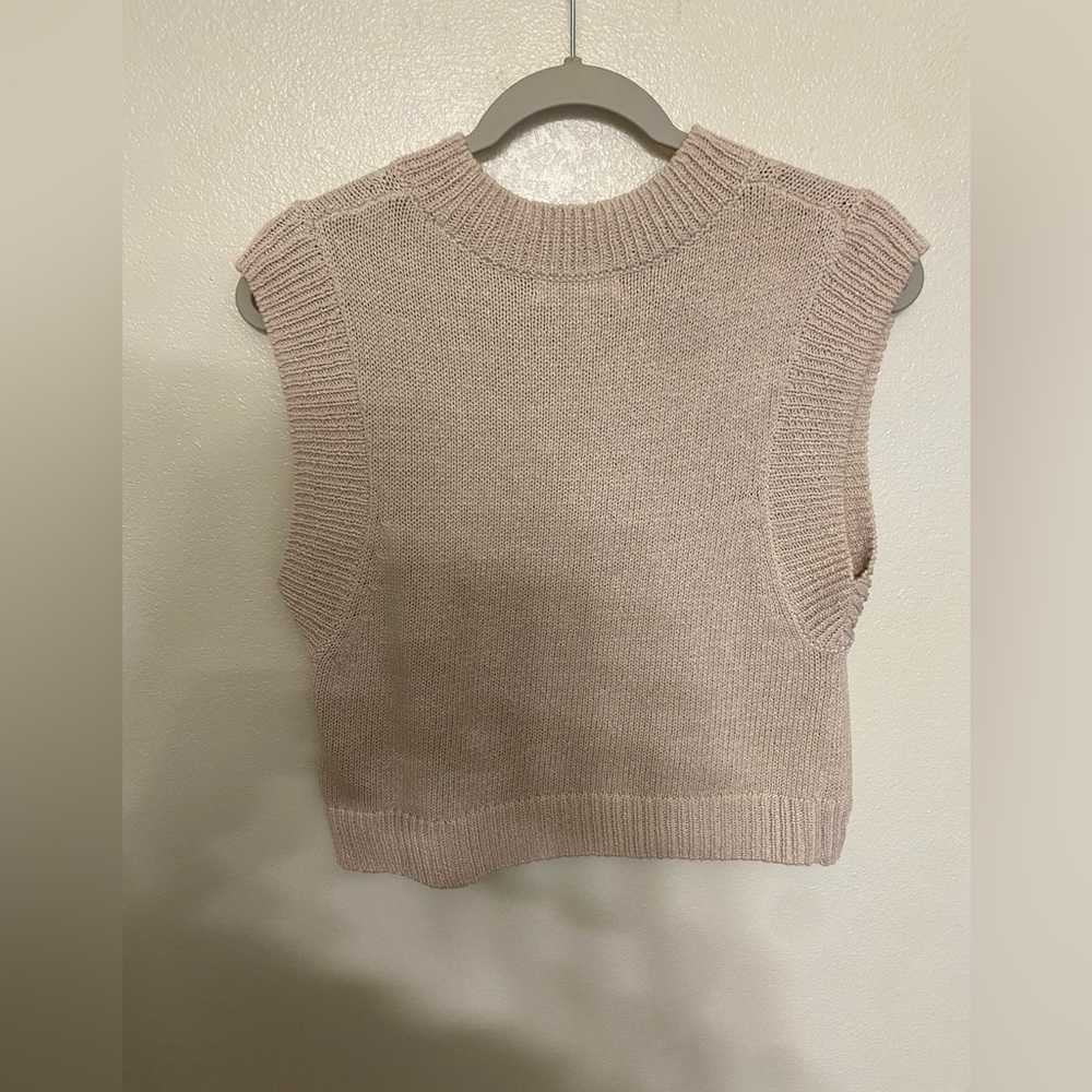 Sweater vest